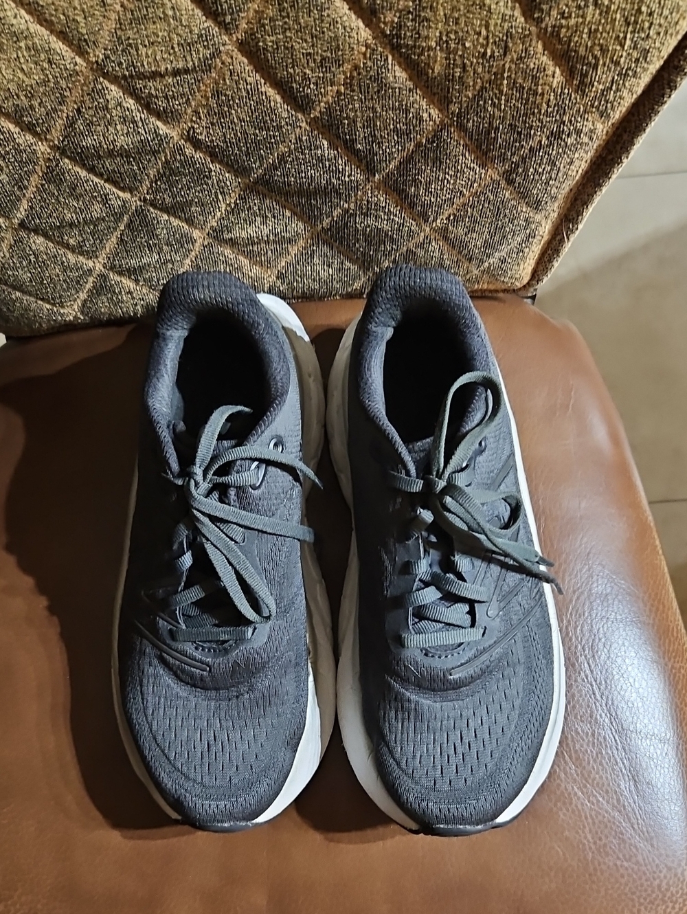 New Balance Fresh Foam X More V4 Gray White Lace Up Sneakers Running Shoes - Picture 2 of 7